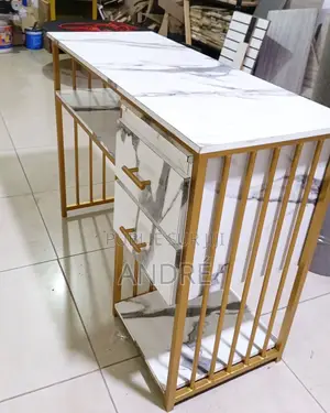 Coiffeuse De Très Bonne Qualité