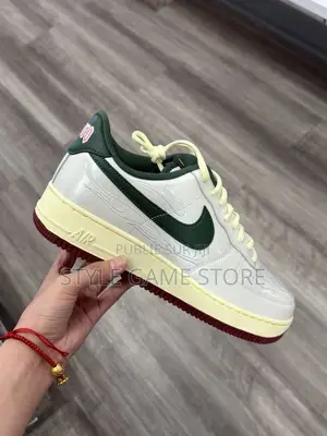 Nike Air Force 1 Low Mexico
Pointure 40 at 45
