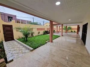 4chbre Villa dans Terre De Grâce, Cocody à Louer
