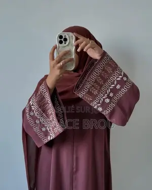 Vêtements Habits