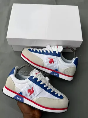 Vente Chaussures, Vetements Et Divers