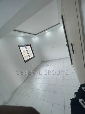 5chbre Villa dans Boga Hugues, Cocody à Louer