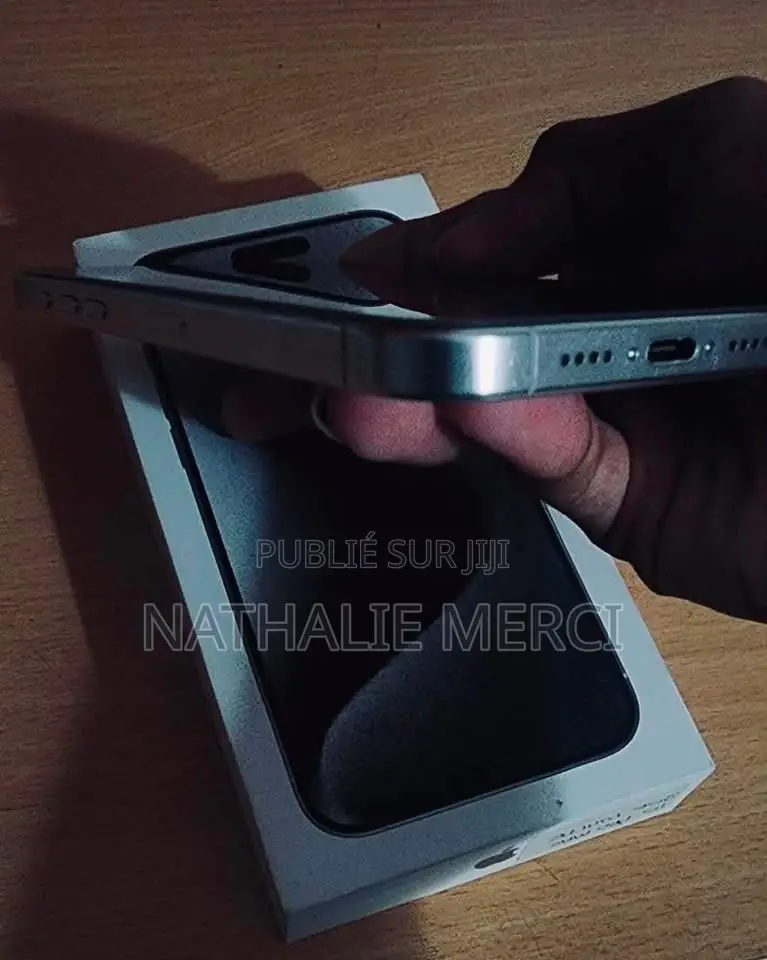 Nouveau Apple iPhone 15 Pro Max 256 GB Argenté