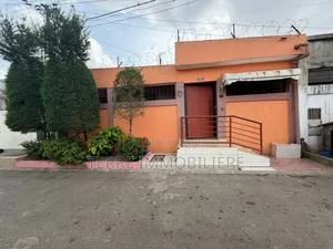 2chbre Villa dans La Terre Immobilière, Cocody à Vendre