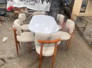 Table À Manger Disponible