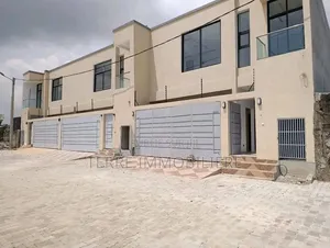4chbre Villa dans La Terre Immobilière, Cocody à Vendre