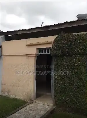 3chbre Villa dans Beraka Corporation, Cocody à Vendre