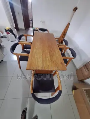 Table À Manger + 6 Chaises
