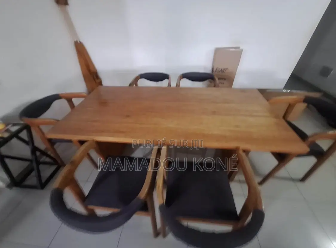 Table À Manger + 6 Chaises