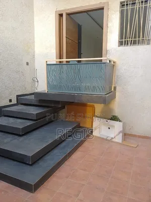5chbre Villa dans Duplex, Cocody à Vendre