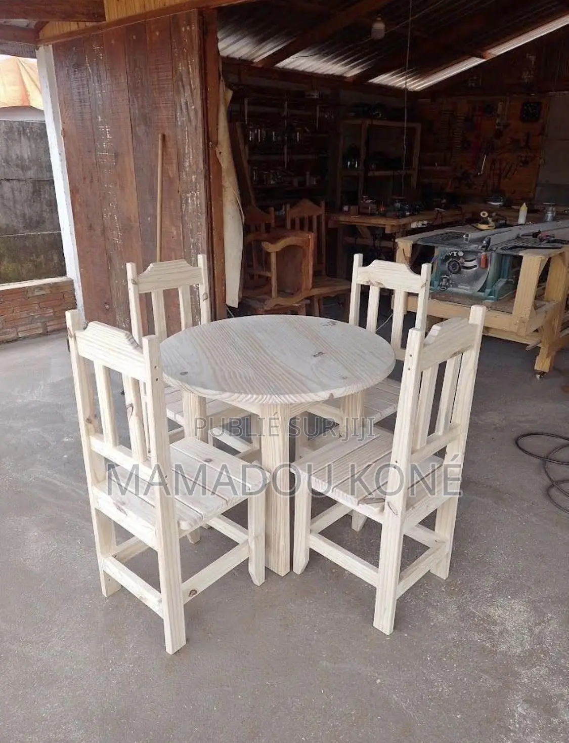 Table À Manger en Bois Massif Confort Et (4) Chaises