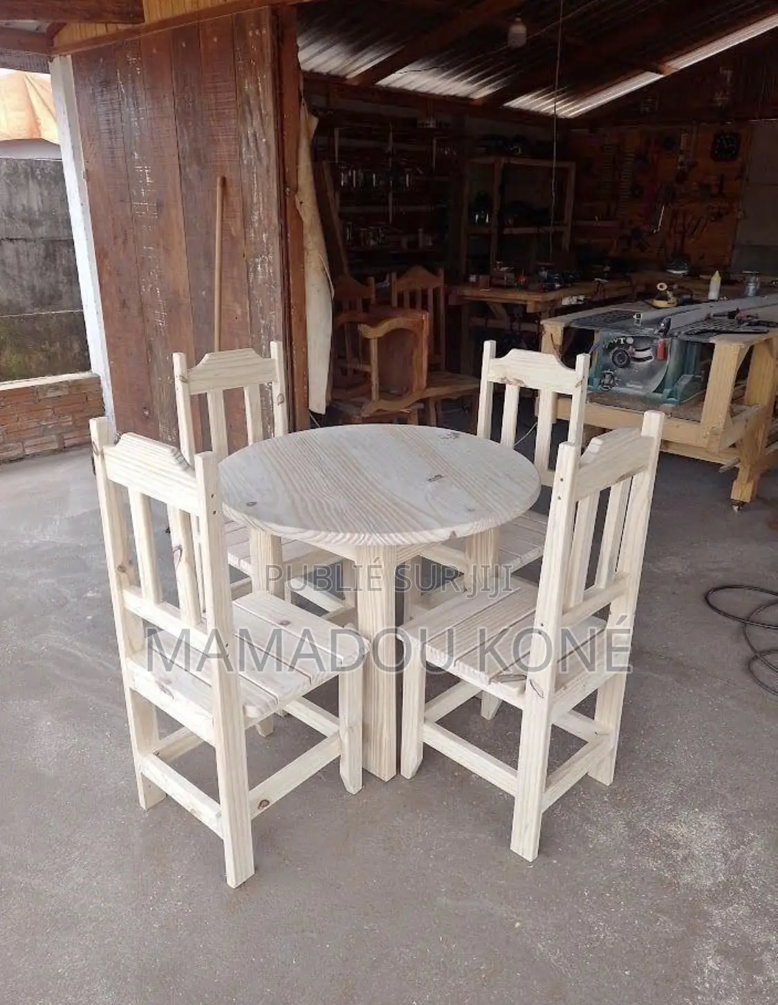Table À Manger en Bois Massif Confort Et (4) Chaises