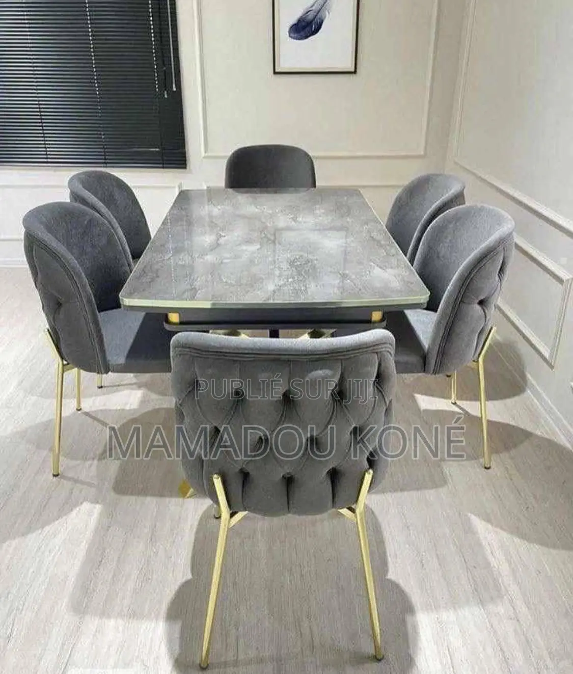 Table À Manger Plus 06 Chaises en Très Bon État