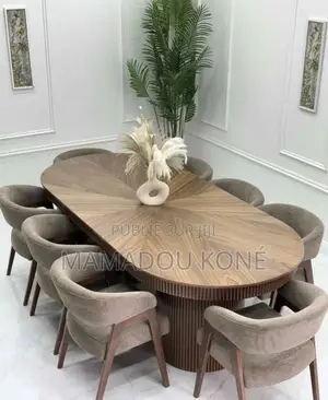 Table À Manger Plus 06 Chaises en Très Bon État