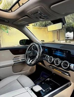 Nouveau Mercedes-Benz GLB-Class 2025 Blanc cassé