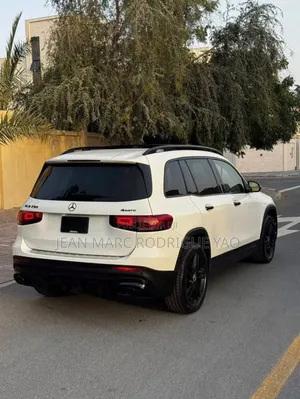 Nouveau Mercedes-Benz GLB-Class 2025 Blanc cassé