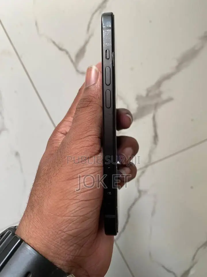 Nouveau Apple iPhone 15 256 GB Noir
