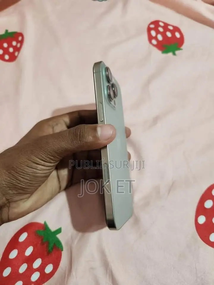 Nouveau Apple iPhone 15 Pro Max 1 TB Gris