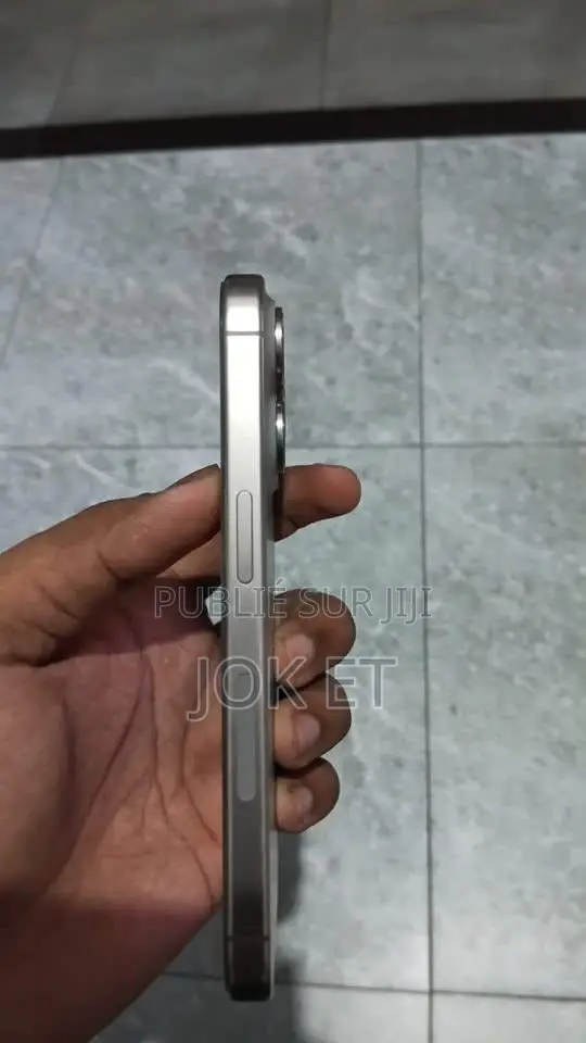 Nouveau Apple iPhone 15 Pro 256 GB Gris