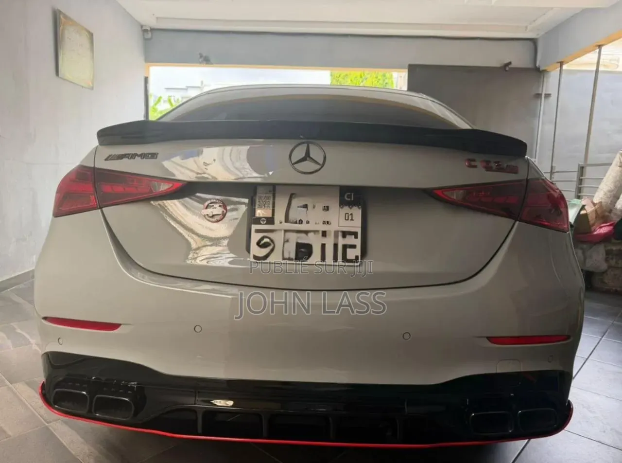 Mercedes-Benz C63 2025 Gris