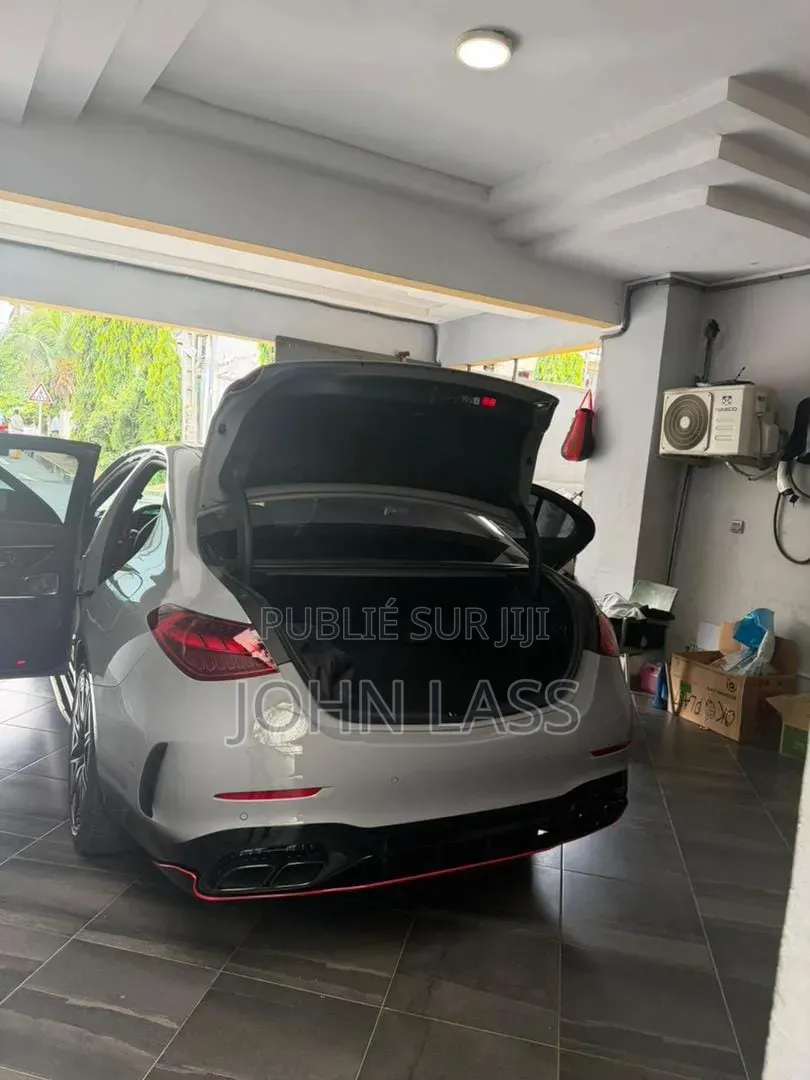 Mercedes-Benz C63 2025 Gris