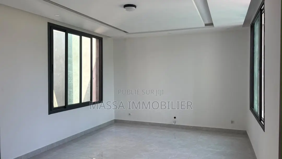 7chbre Duplex dans Massa Immobilier, Cocody à Louer