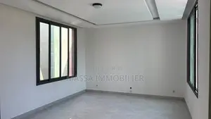 7chbre Duplex dans Massa Immobilier, Cocody à Louer