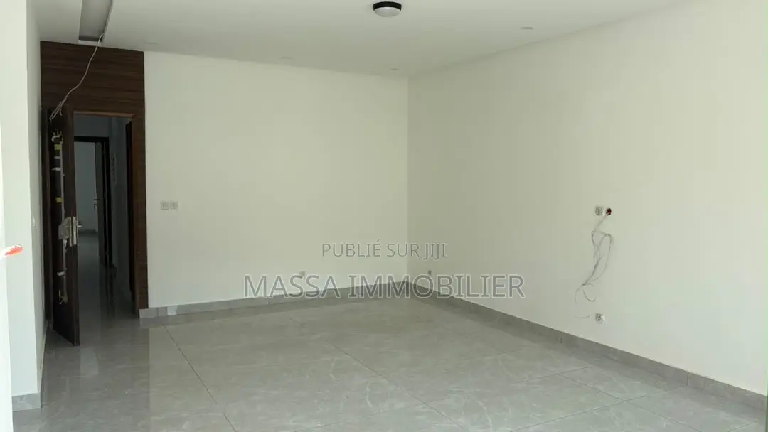 7chbre Duplex dans Massa Immobilier, Cocody à Louer