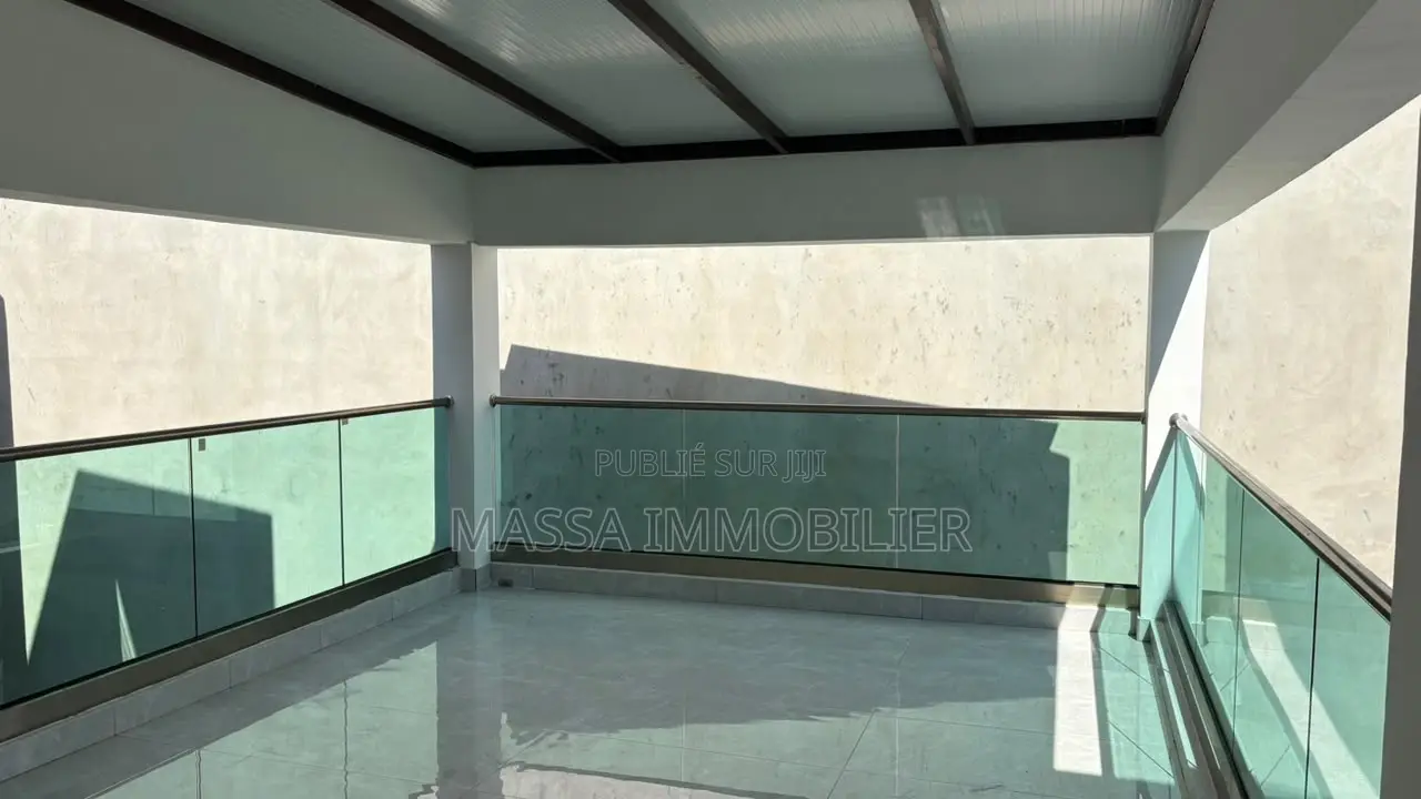 7chbre Duplex dans Massa Immobilier, Cocody à Louer