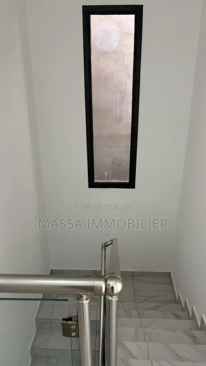 7chbre Duplex dans Massa Immobilier, Cocody à Louer