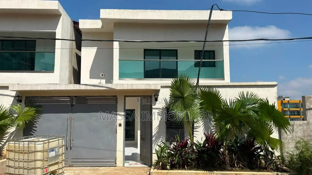 7chbre Duplex dans Massa Immobilier, Cocody à Louer