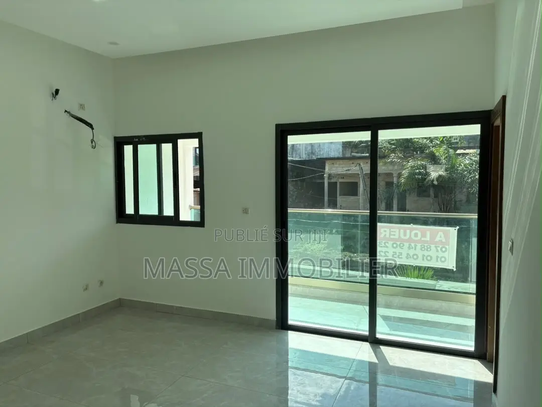 7chbre Duplex dans Massa Immobilier, Cocody à Louer
