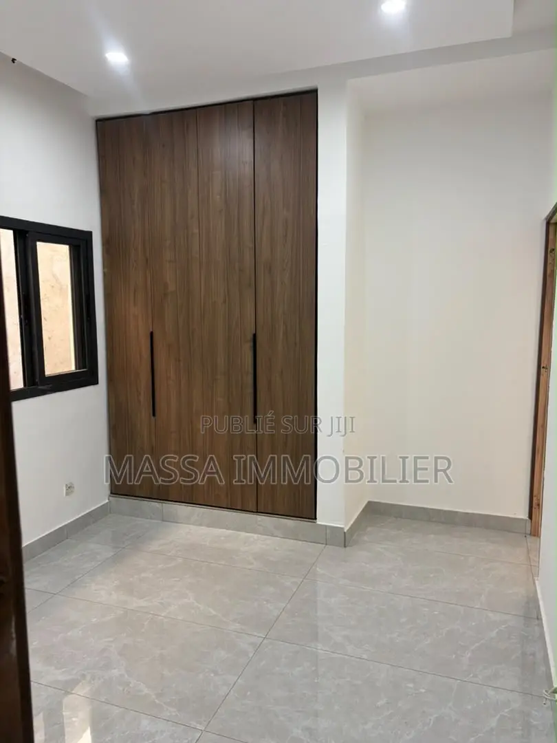 7chbre Duplex dans Massa Immobilier, Cocody à Louer