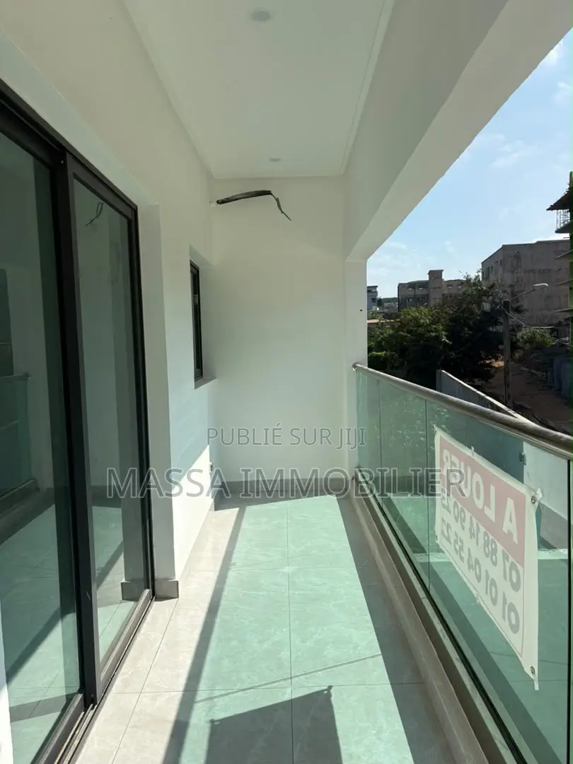7chbre Duplex dans Massa Immobilier, Cocody à Louer