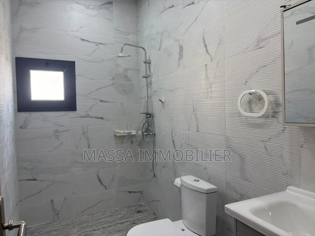 7chbre Duplex dans Massa Immobilier, Cocody à Louer