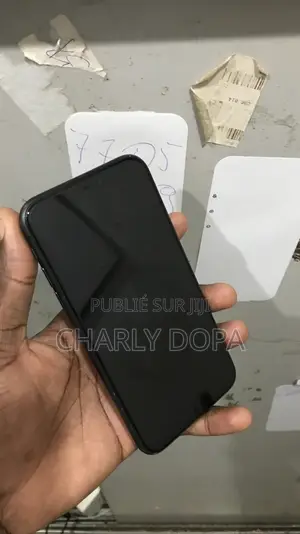 Apple iPhone 11 64 GB Noir