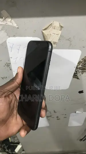 Apple iPhone 11 64 GB Noir