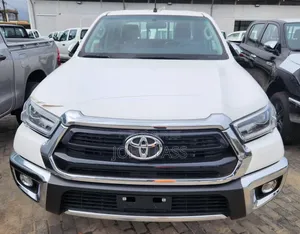 Nouveau Toyota Hilux 2025 Blanc cassé