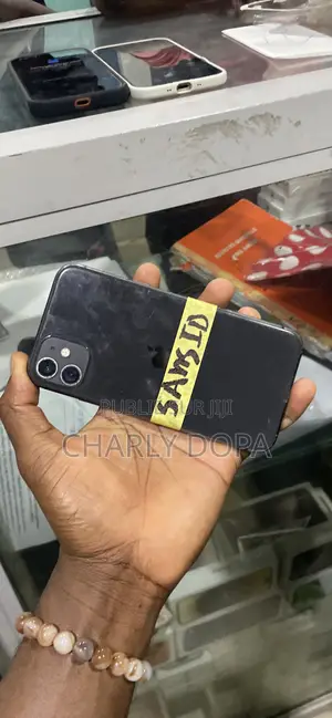 Apple iPhone 11 64 GB Noir
