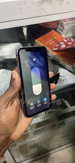 Apple iPhone 11 64 GB Noir