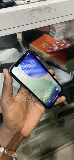 Apple iPhone 11 64 GB Noir