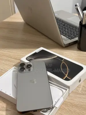 Nouveau Apple iPhone 16 Pro Max 256 GB Gris