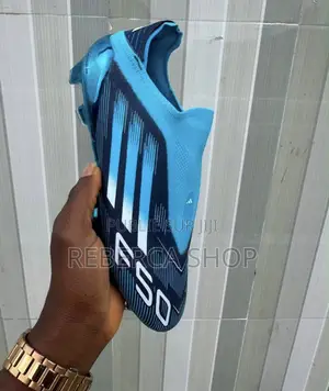 Chaussures Paires De Crampons Adidas