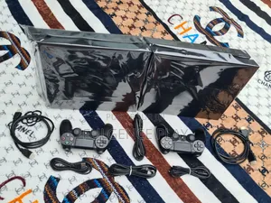 PS4 Fat Très Propre, 15 Jeux Installé Dans La Console Et Deux Manettes
