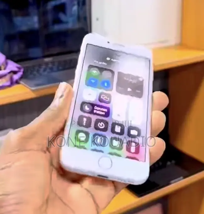 Nouveau Apple iPhone 7 128 GB Argenté
