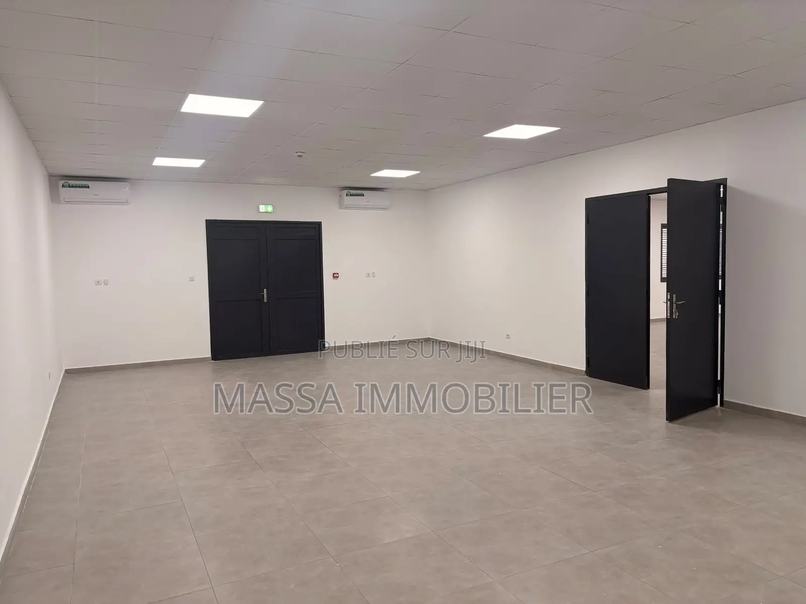 Location De Bureaux 777 M2 À MARCORY Zone 4