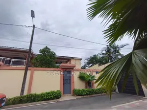 4chbre Duplex dans Francis Gweh, Cocody à Louer