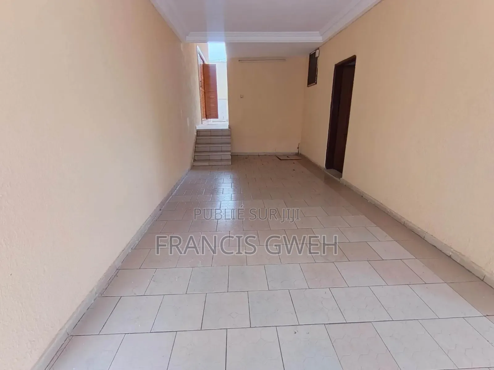 4chbre Duplex dans Francis Gweh, Cocody à Louer