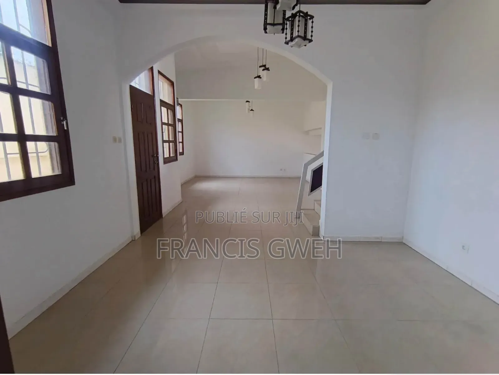 4chbre Duplex dans Francis Gweh, Cocody à Louer