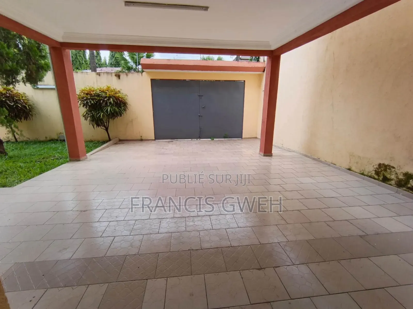 4chbre Duplex dans Francis Gweh, Cocody à Louer